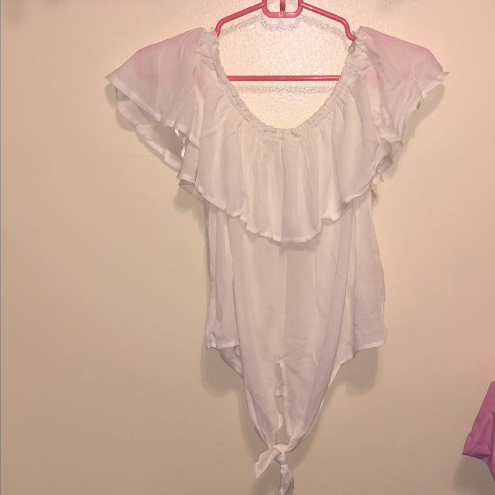 ❤️3 for $13❤️White Ruffled Blouse